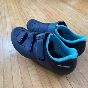 Shimano RC1 Cycling Shoes w Delta Cleats - Peloton ready!